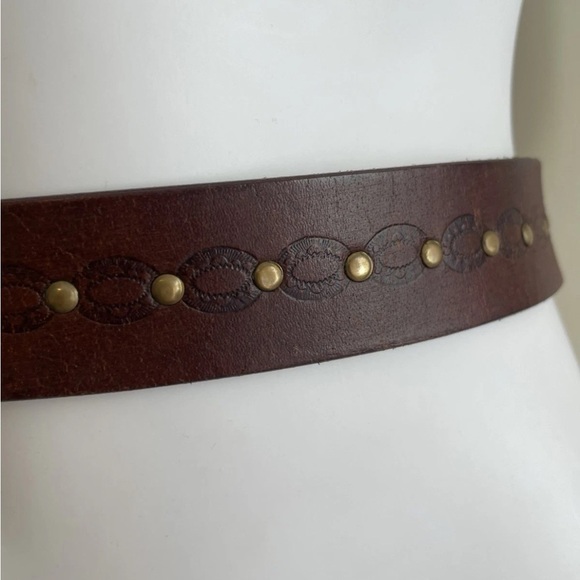 VTG Brown Leather TOOLED Belt Hippie Style 70s Women's Sz L Brass Buckle Studs - Picture 4 of 14